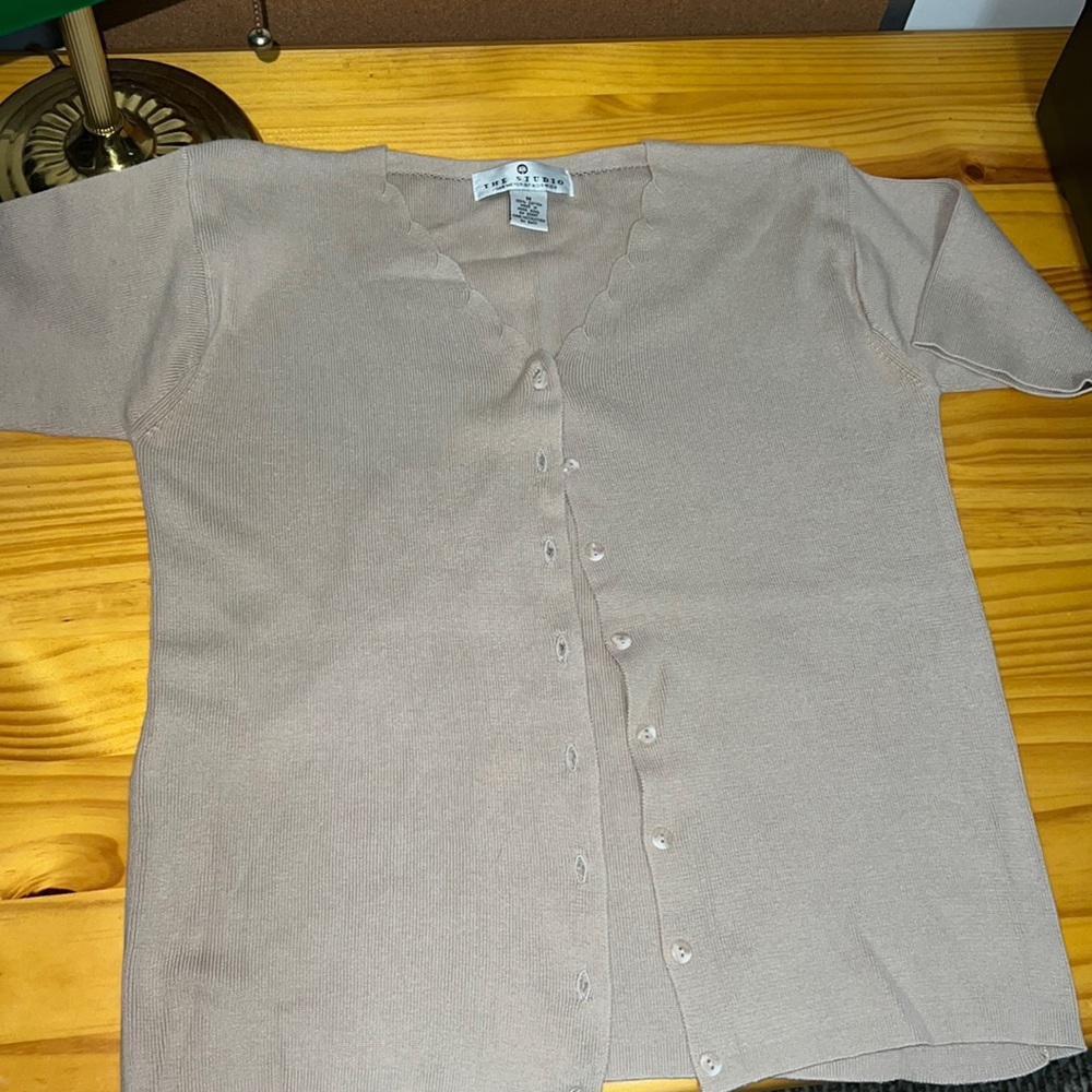 The Studio, Short sleeved, scalloped v-beck, lightweight sweater